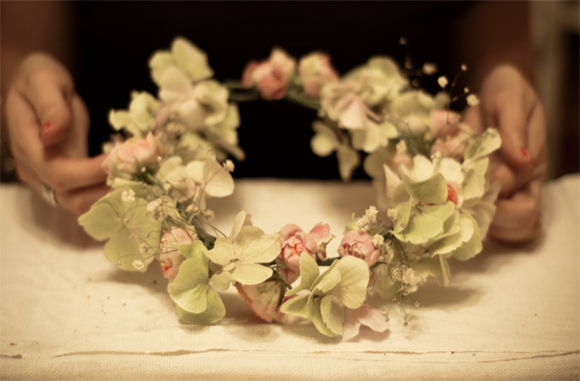 DIY Floral Garland Headband Bohemians rejoice Come on we know you love 