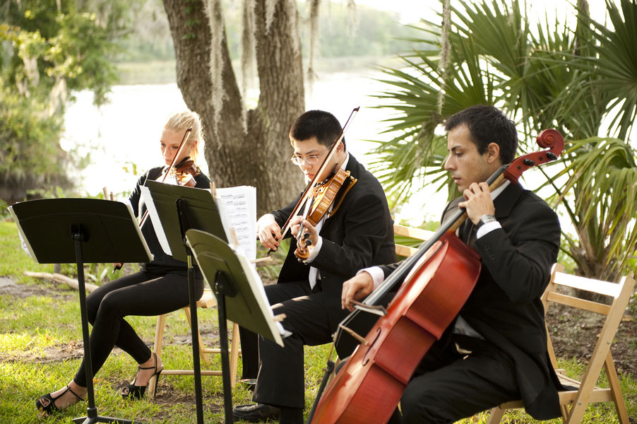 Courtney_Whitney_Runnymede_Plantation_Mercury_Glass_Wedding_Reese_Moore_Weddings_11