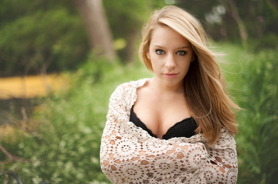 Outdoor_Rustic_Backyard_Boudoir_Brianna_Venzke_Photography_8 Outdoor_Rustic_Backyard_Boudoir_Brianna_Venzke_Photography_8