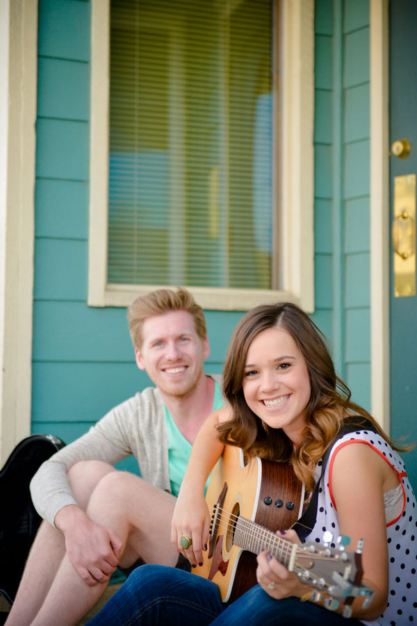 Coffee House Street Musician Engagement Session Elevate Photography (13)